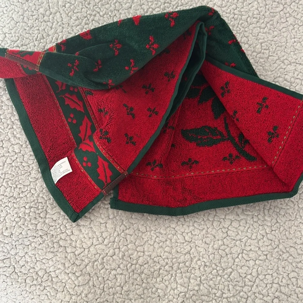 Pair of Holiday Greeting Christmas Hand Towels 🎄🎅🏼